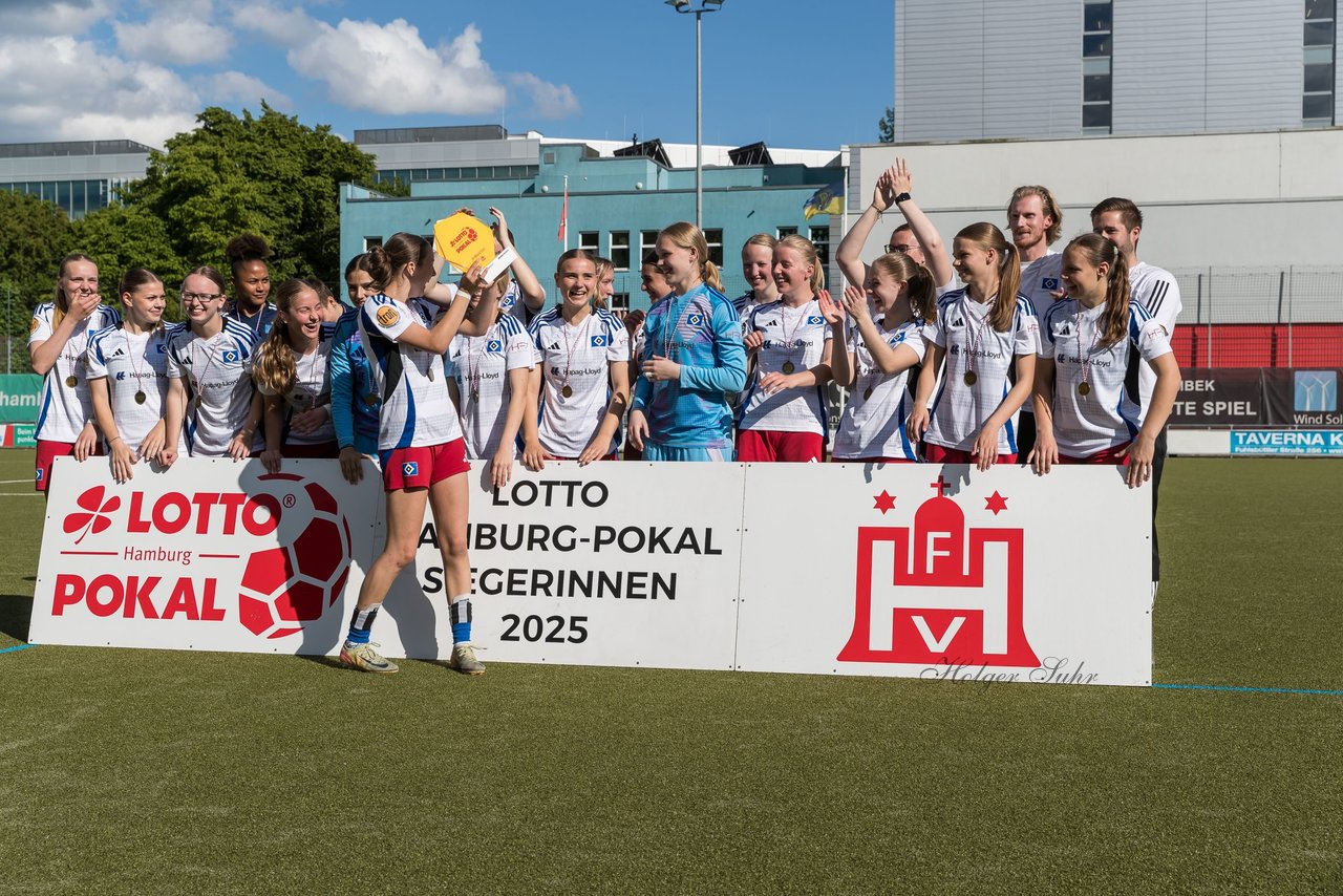 Bild 171 - wBJ Lotto Pokal Finale  Eimsbuetteler TV - Hamburger SV : Ergebnis: 0:3